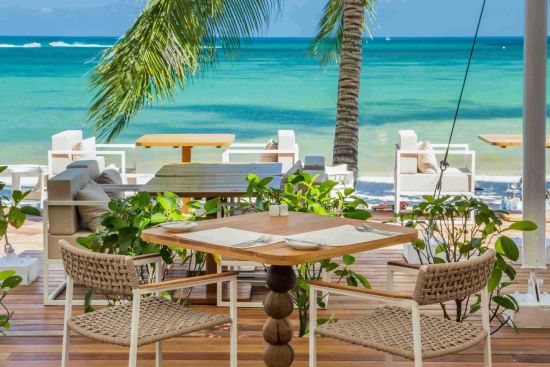 SALA Samui Chaweng Beach Resort à Ko Samui:  The Tent Beachfront Restaurant & Bar