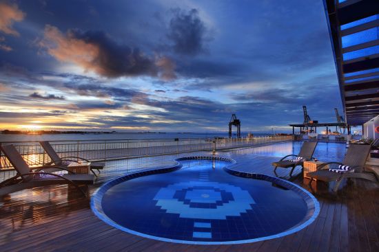 Swiss-Belhotel Makassar:  SWIMMING 01 - 02