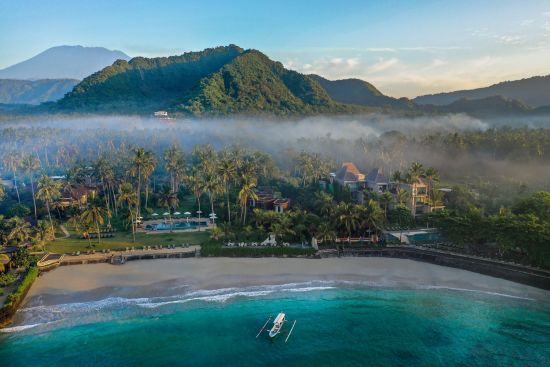 Candi Beach Resort & Spa à Ouest de Bali:  Aerial beachfront view