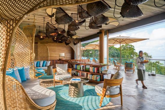 Six Senses Krabey Island à Koh Krabey:  Lobby with Host