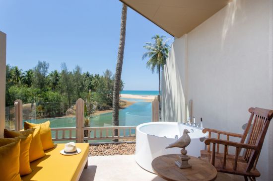 Devasom Khao Lak Beach Resort & Villas: Seaside Junior Suite with jacuzzi