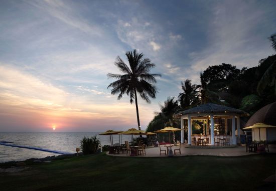 Rawi Warin Resort & Spa à Ko Lanta:  Stream Pool Bar