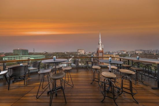 Pan Pacific Yangon:  Teak Bar