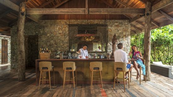 Wa Ale in Mergui Archipel:  Main pavillion bar