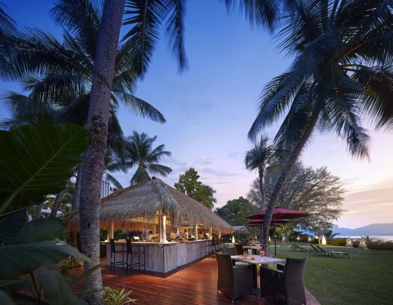 Parkroyal Penang Resort:  beach: f&b: Sunset Bar
