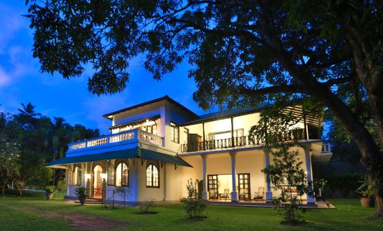 Horathapola Coconut Estate à Yakvila:  view of the full house at night