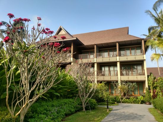 Khanom Beach Resort & Spa:  Hotel building