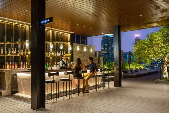 Sindhorn Midtown in Bangkok: Horizon Pool Bar