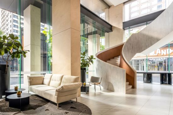 Sindhorn Midtown in Bangkok: Hotel Lobby