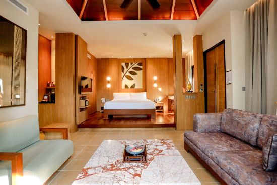 Sea Sand Sun Resort & Villas in Pattaya:  Garden Suite with Jacuzzi