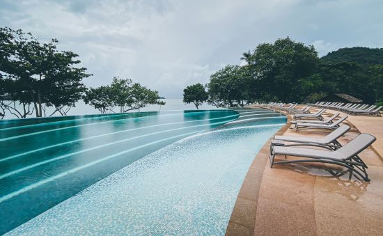 Island Escape by Burasari à Phuket:  Pool Ocean Zone