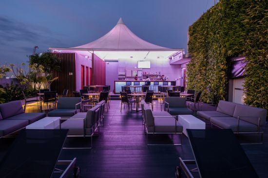 Amara Bangkok:  Rooftop bar AkaAza