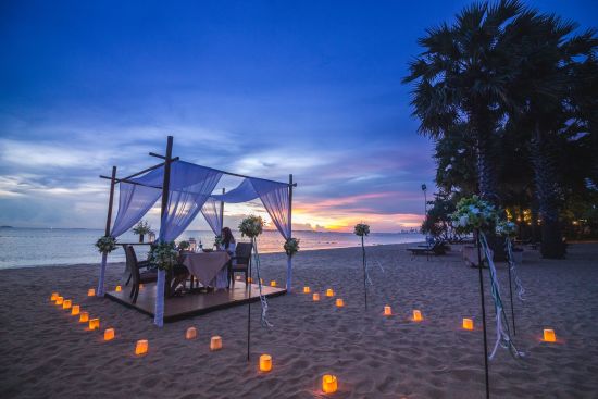 Ravindra Beach Resort & Spa à Pattaya:  Romantic Dinner