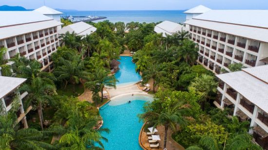 Ravindra Beach Resort & Spa à Pattaya:  Swimming Pool