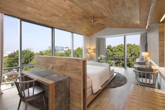 Fusion Suites Saigon:  Corner Suite