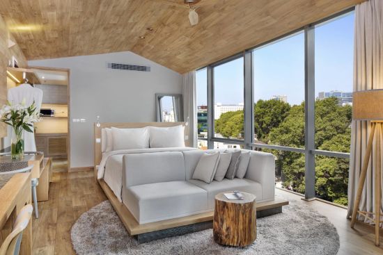 Fusion Suites Saigon:  Corner Suite