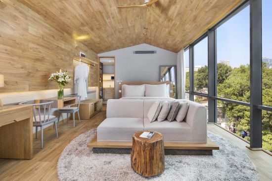 Fusion Suites Saigon:  Corner Suite