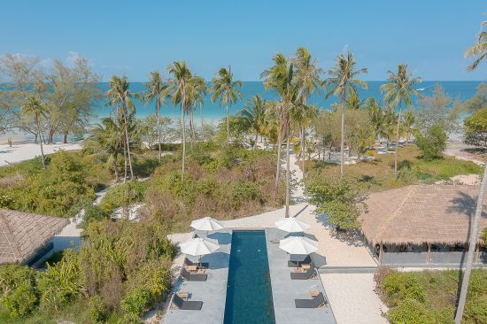 Tamu Koh Rong: Pool and Beach