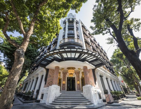 Capella Hanoi: hotel from outside