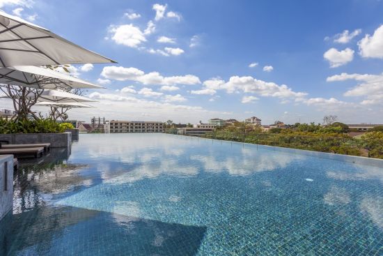 Crowne Plaza Vientiane:  Swimming Pool