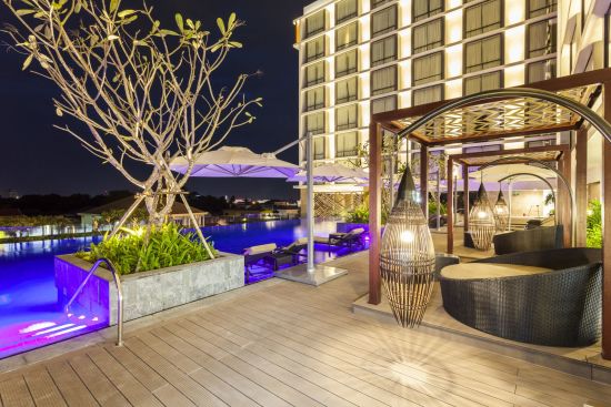 Crowne Plaza Vientiane:  Swimming Pool