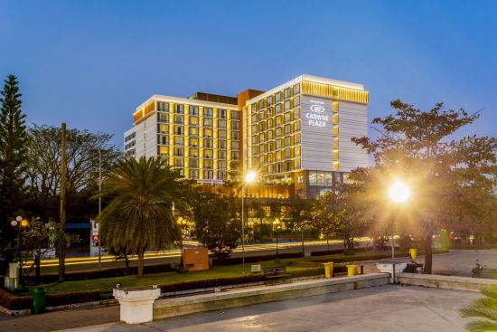 Crowne Plaza Vientiane:  Hotel building 
