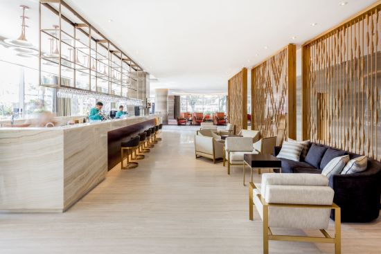 Crowne Plaza Vientiane:  Elephant Lounge