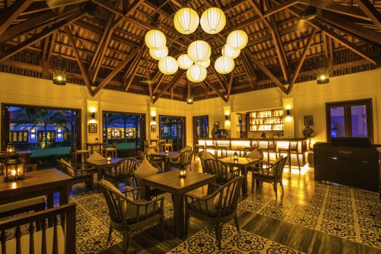 The Anam Cam Ranh à Nha Trang:  Saigon Bar