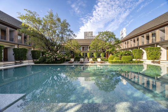 Villa Deva Resort & Hotel in Bangkok:  Pool