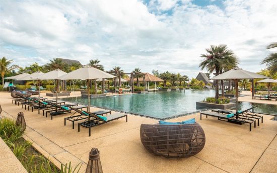Anantara Desaru Coast Resort & Villas:  Lagoon Pool and Bar 