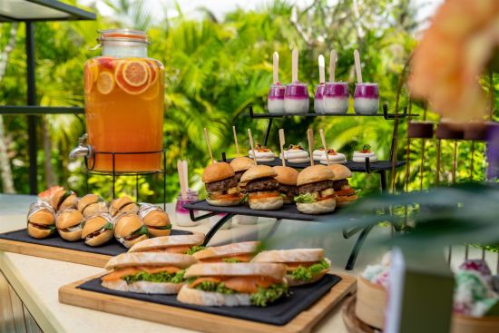 Anantara Desaru Coast Resort & Villas: Food Station