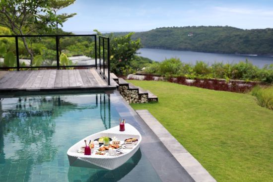 MAUA Nusa Penida: Floating breakfast