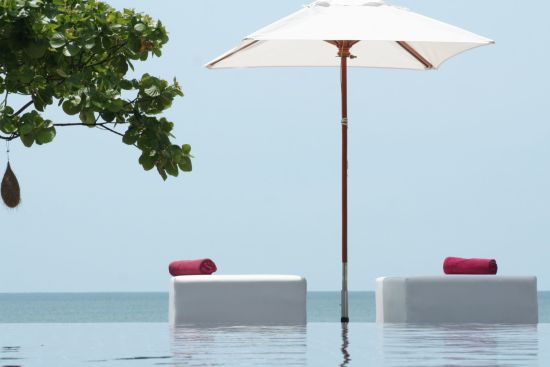 Aava Resort & Spa in Khanom: Pool Lounger