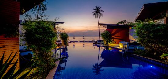 Aava Resort & Spa in Khanom: Pool Sunrise