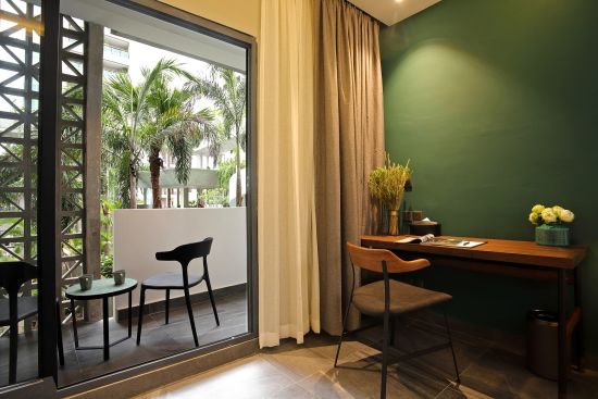 Baitong Hotel & Resort à Phnom Penh:  Superior Pool View