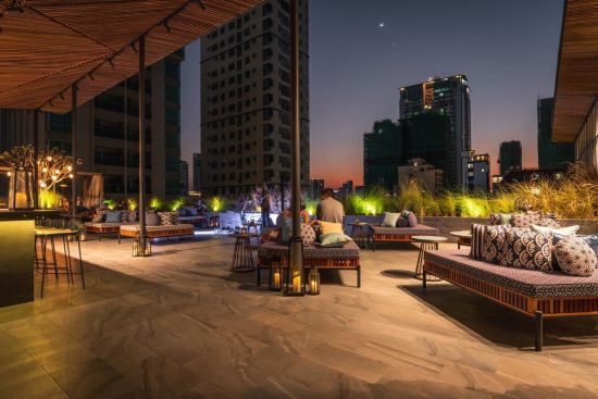 Baitong Hotel & Resort à Phnom Penh:  Lantern Skybar