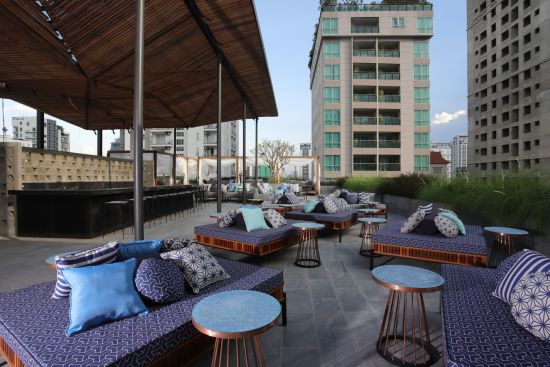 Baitong Hotel & Resort à Phnom Penh:  Lantern Skybar