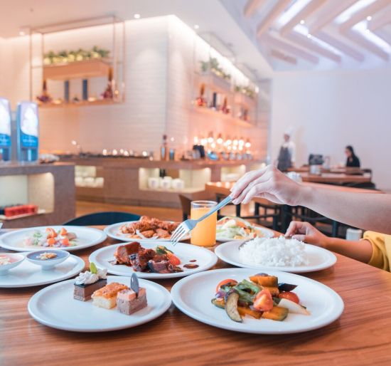 Holiday Inn Express Manila Newport City:  free-express-start-buffet