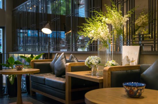 Bespoke Trendy Hotel Hanoi:  Lobby