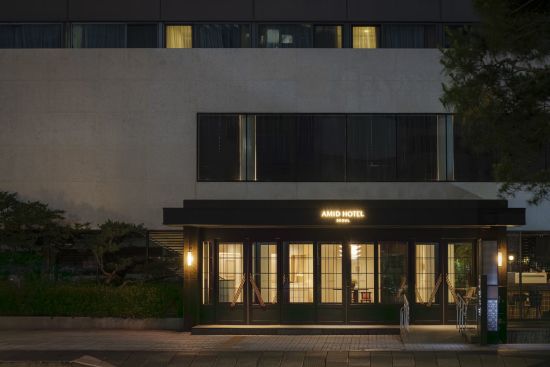 Amid Hotel Seoul à Séoul:  Hotel entrance at night