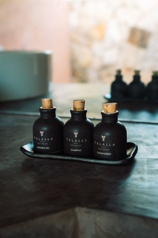 Talalla Retreat:  Bathroom details