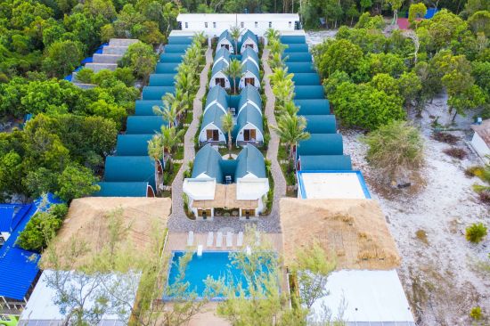 Eden Beach Resort in Koh Rong Sanloem: aerial shot
