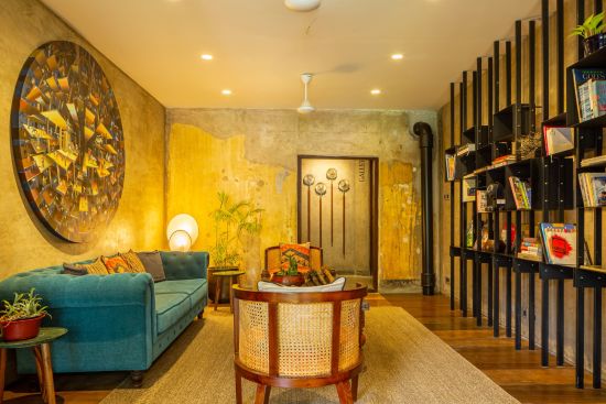 The Postcard Mandalay Hall à Kochi:  Library