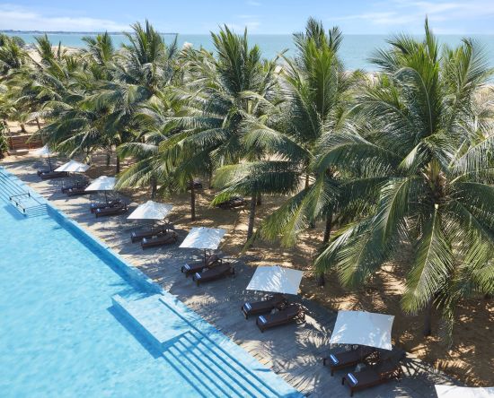 Jetwing Blue in Negombo:  Main Pool