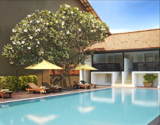 Jetwing Blue in Negombo:  Center Pool