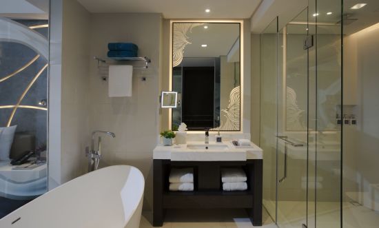 The Lind Boracay:  Beach Room | Bathroom