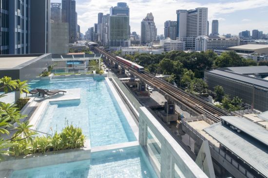 Mode Sathorn Hotel in Bangkok:  Swimming Pool