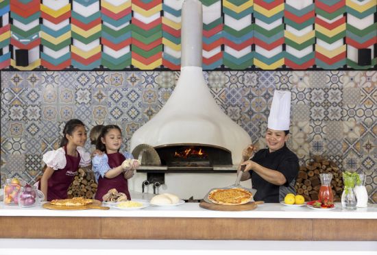 Mövenpick Resort & Spa Boracay:  Pizza making at Brezza