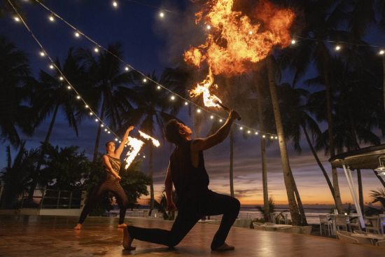 Mövenpick Resort & Spa Boracay:  Fire Dance