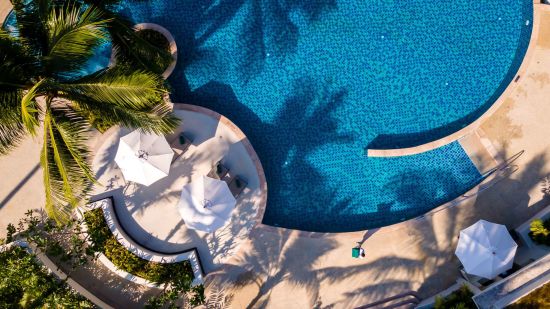 OUTRIGGER Khao Lak Beach Resort:  Pool Areal